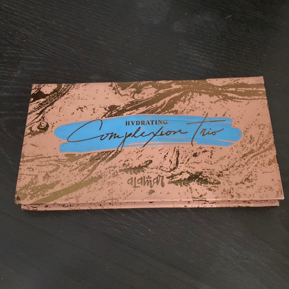 New, never used. Beautiful colors and looks great on the skin